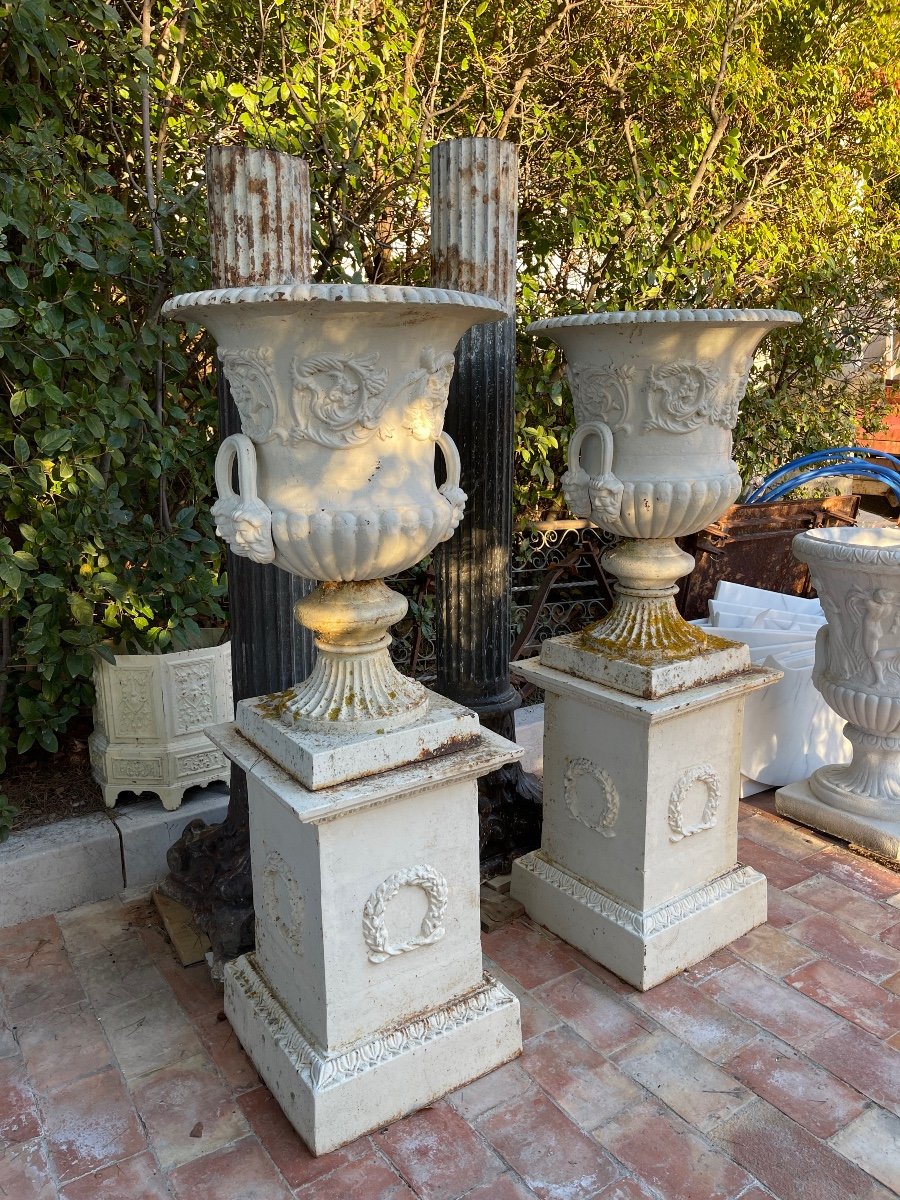 Paire De Vasques De Jardin/ Vases Medicis En Fonte Avec Leur Supports/piédestaux -photo-2