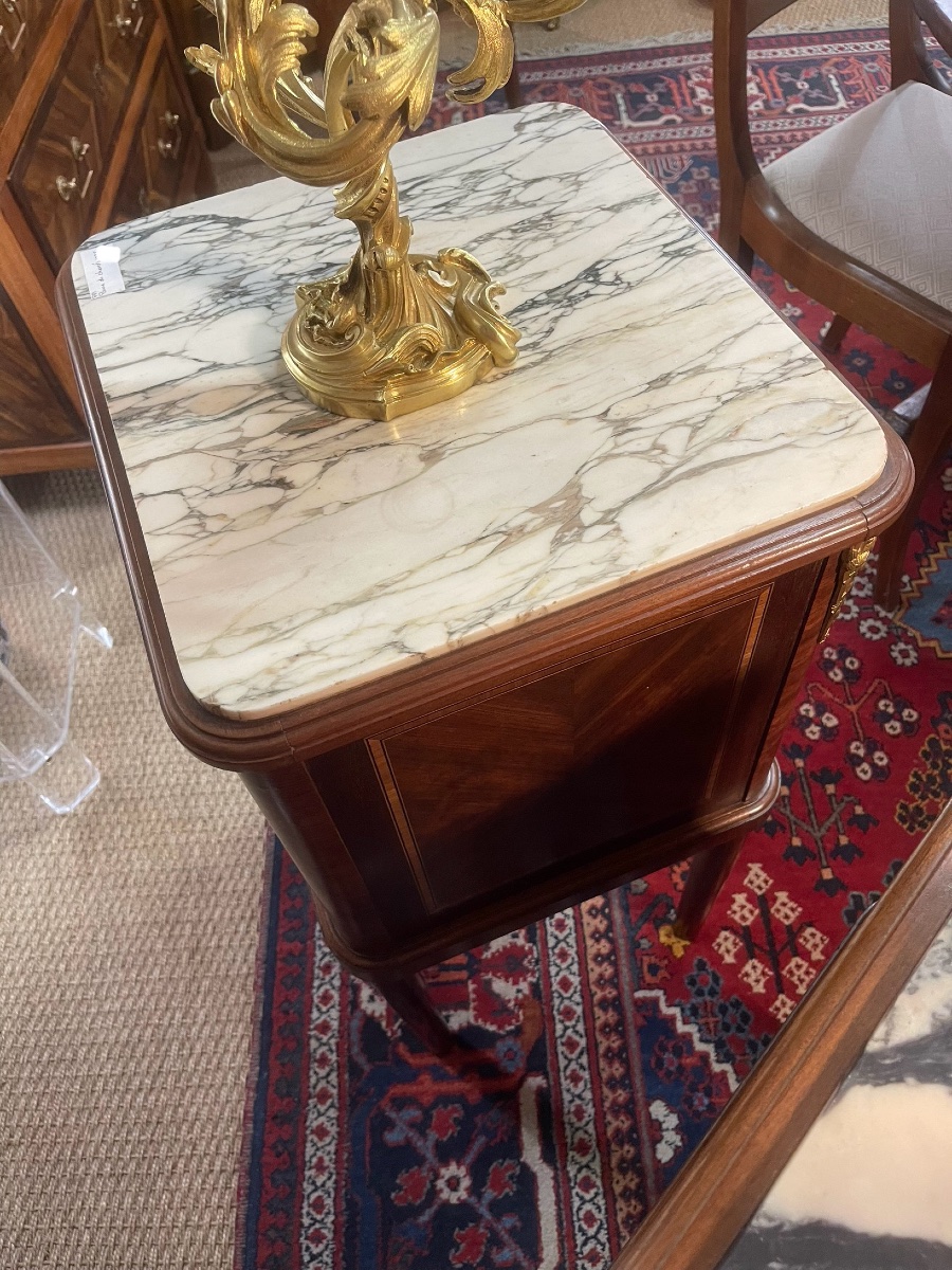 Pair Of Bedside Tables In Marquetry And Gilded Bronze, Marble Top, 1920s Period - Louis XVI Style-photo-5