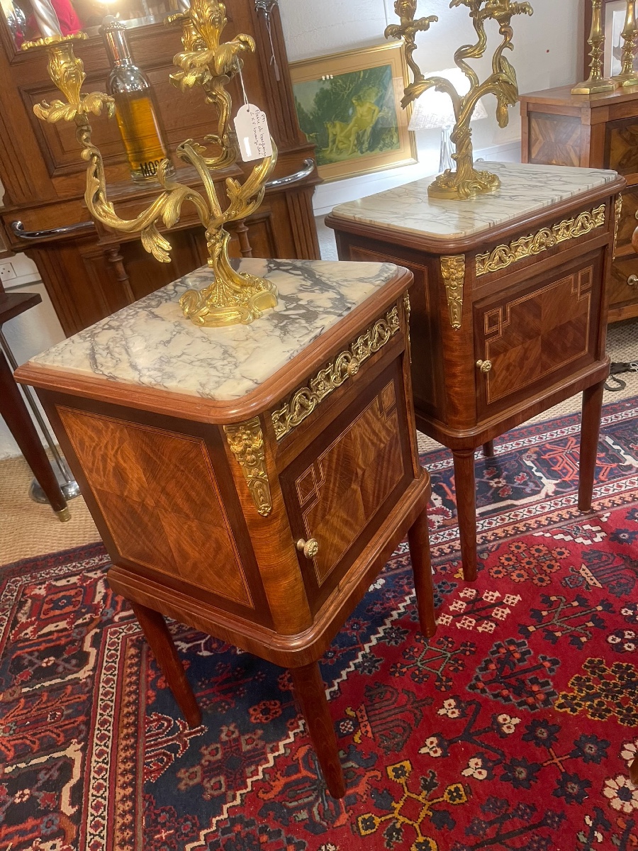 Pair Of Bedside Tables In Marquetry And Gilded Bronze, Marble Top, 1920s Period - Louis XVI Style