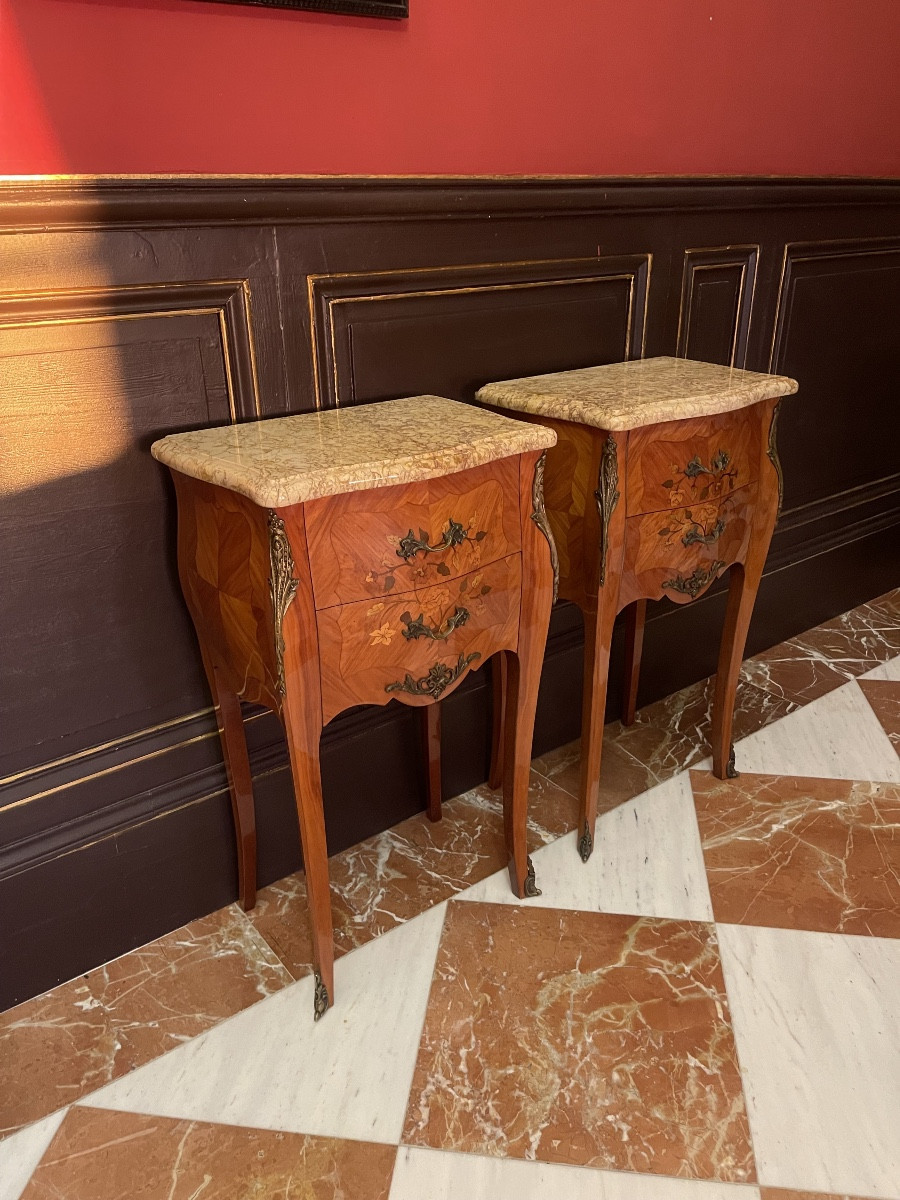 Pair Of Louis XV Style Bedside Tables In Marquetry And Gilt Bronze, Marble Top-photo-3