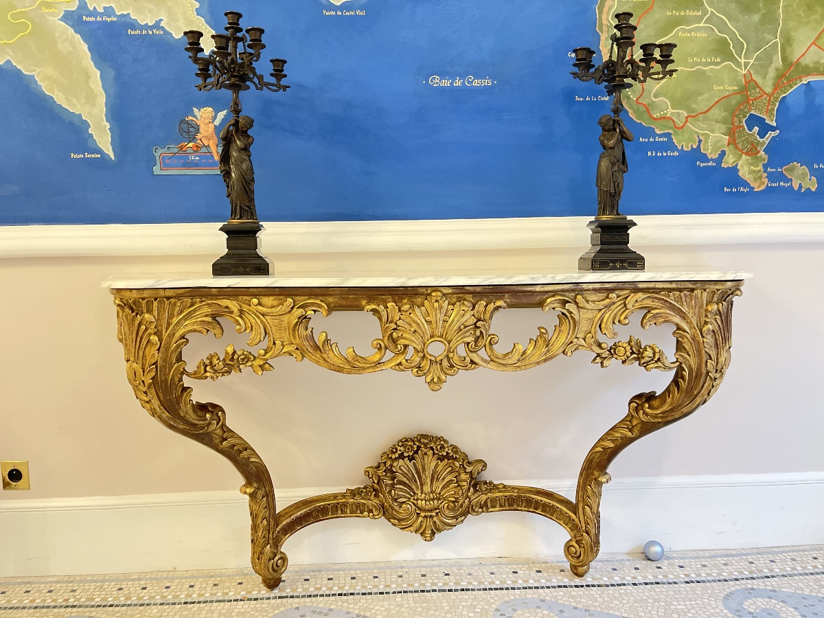 Console en bois sculpté et doré, dessus en marbre 