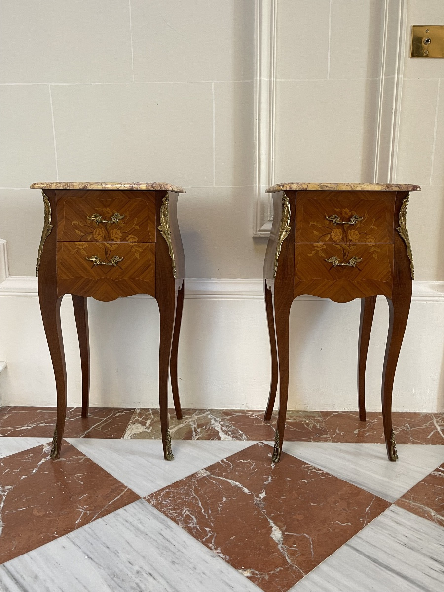 Paire de chevets en marqueterie – Style Louis XV 