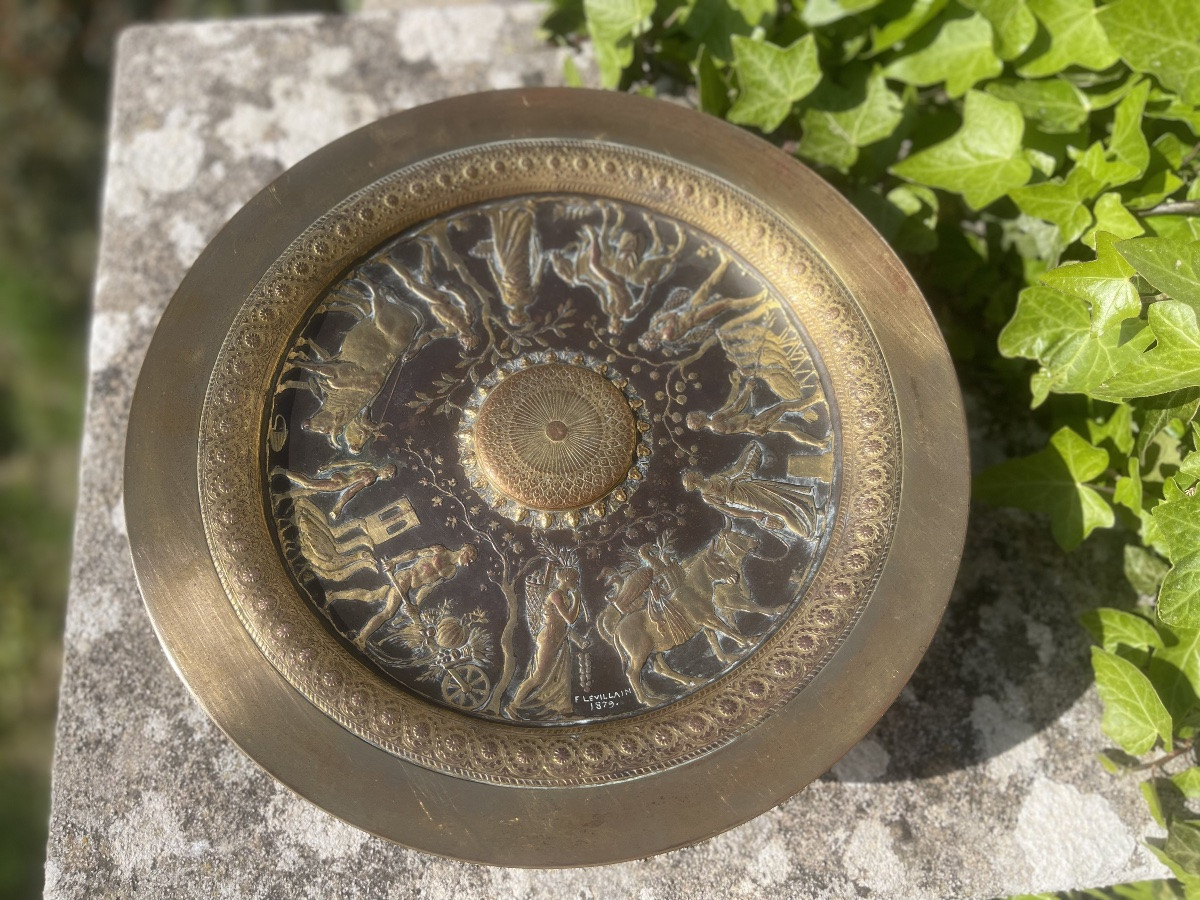Coupe en bronze Barbedienne, décor allégorique antique. F. Levillain, datée 1879 , XIXe siècle-photo-1