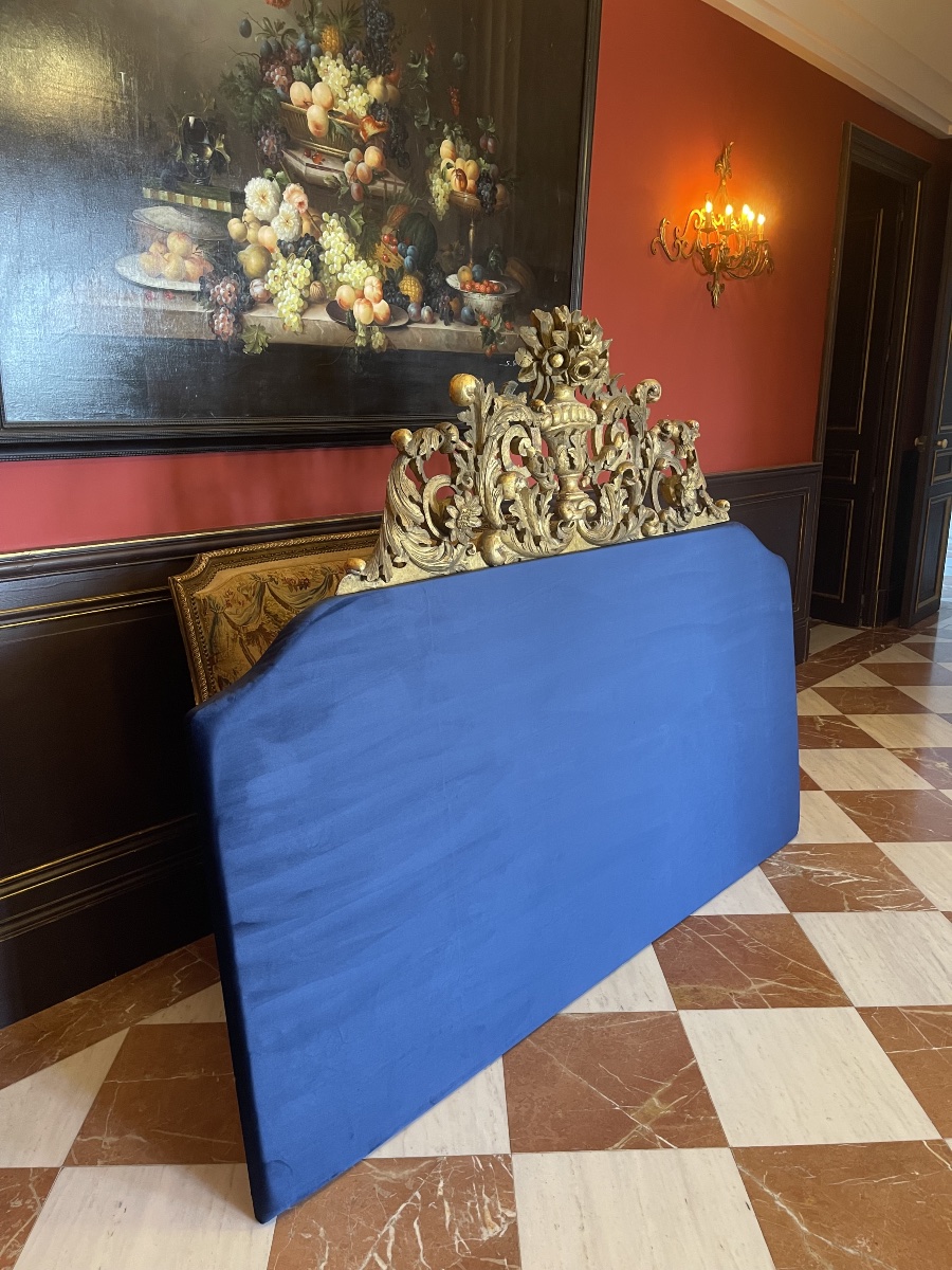 Grande tête de lit baroque en bois sculpté et doré du XIXe siècle – Velours bleu neuf – 200 cm-photo-3