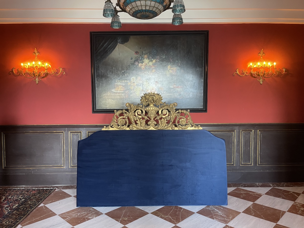 Grande tête de lit baroque en bois sculpté et doré du XIXe siècle – Velours bleu neuf – 200 cm-photo-2