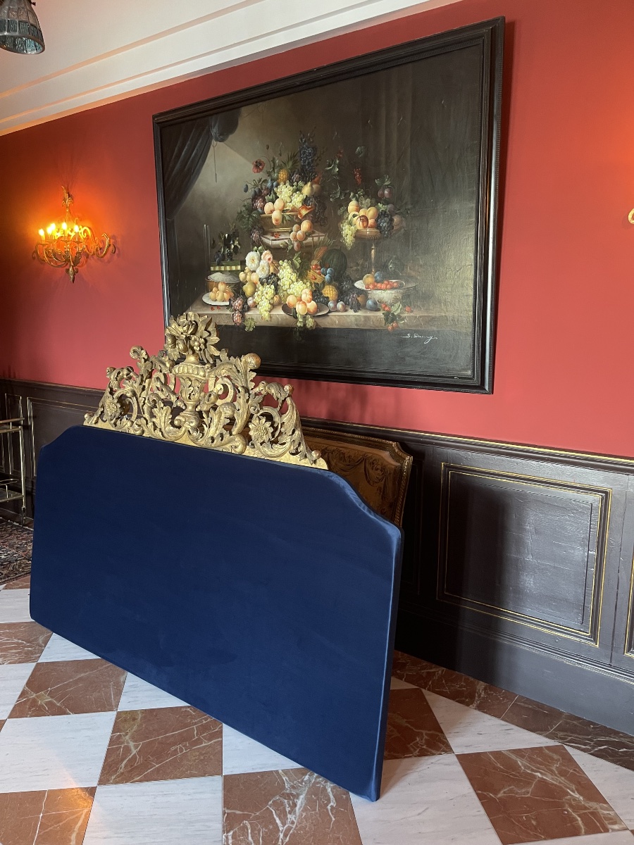 Grande tête de lit baroque en bois sculpté et doré du XIXe siècle – Velours bleu neuf – 200 cm-photo-4