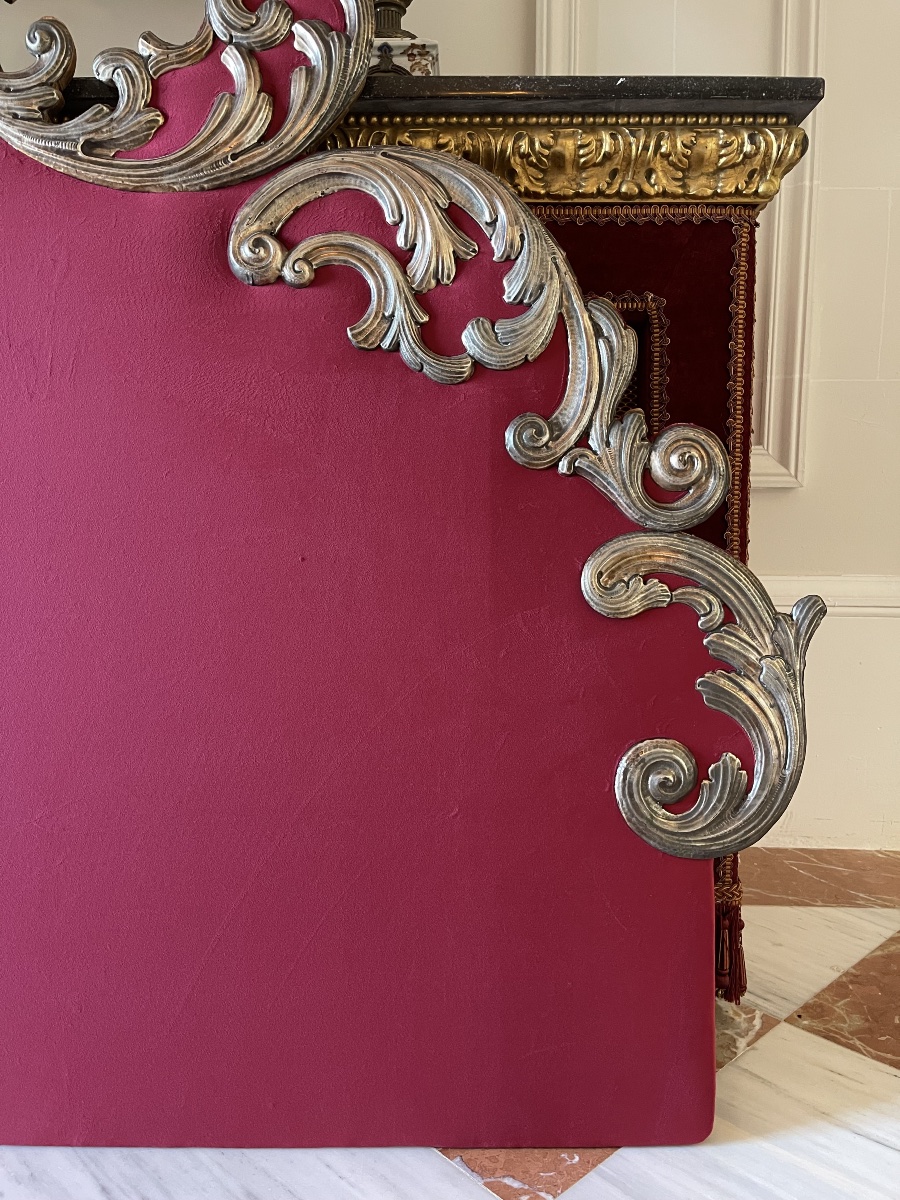 Baroque Headboard In New Red Velvet, With Silver-plated Scrollwork, Early 20th Century-photo-1