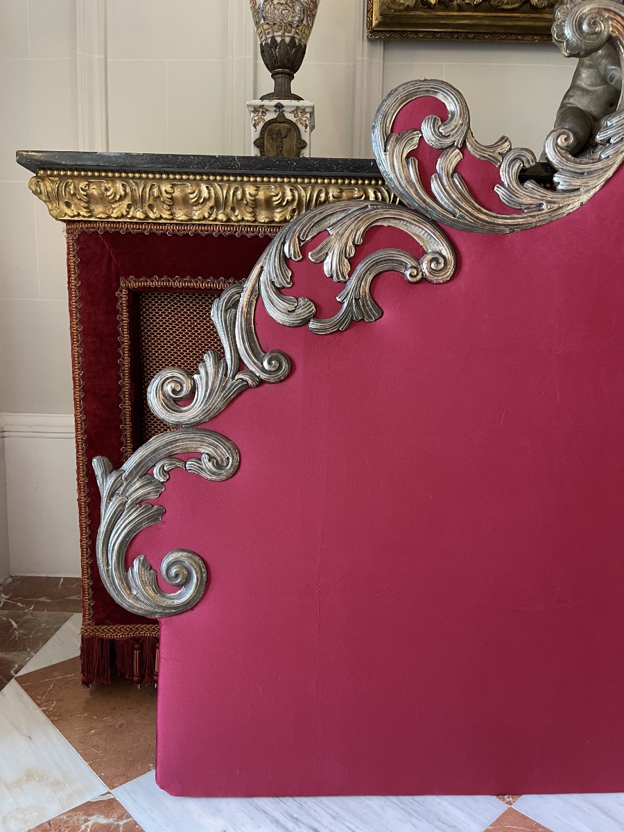 Baroque Headboard In New Red Velvet, With Silver-plated Scrollwork, Early 20th Century-photo-3