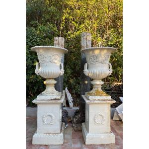 Pair Of Cast Iron Garden Basins / Medici Vases With Their Supports / Pedestals