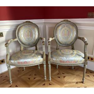 Paire de fauteuils Louis XVI .Garniture en lampas de soie Tassinari et Chatel 