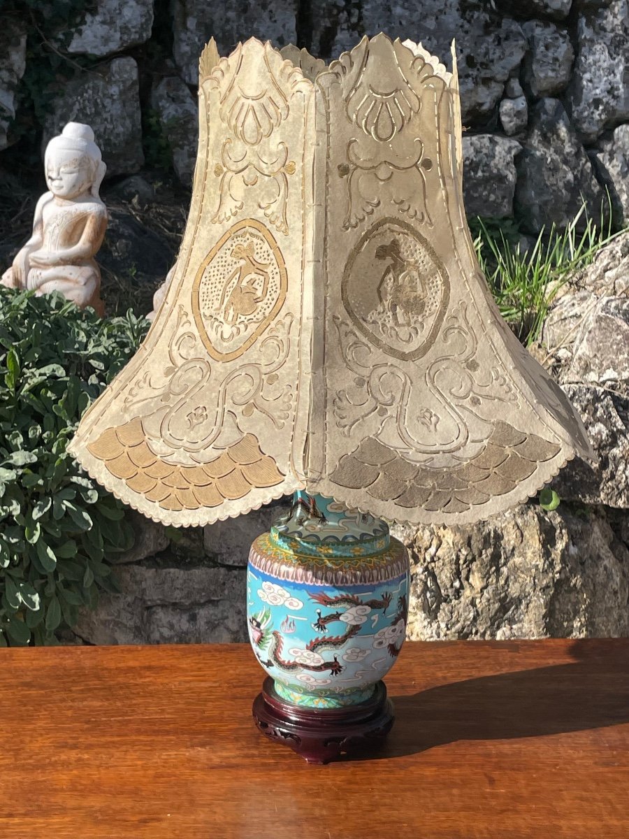 Lampe En Porcelaine Chinoise Avec Son Abat Jour En Peau époque XXeme Siècle 