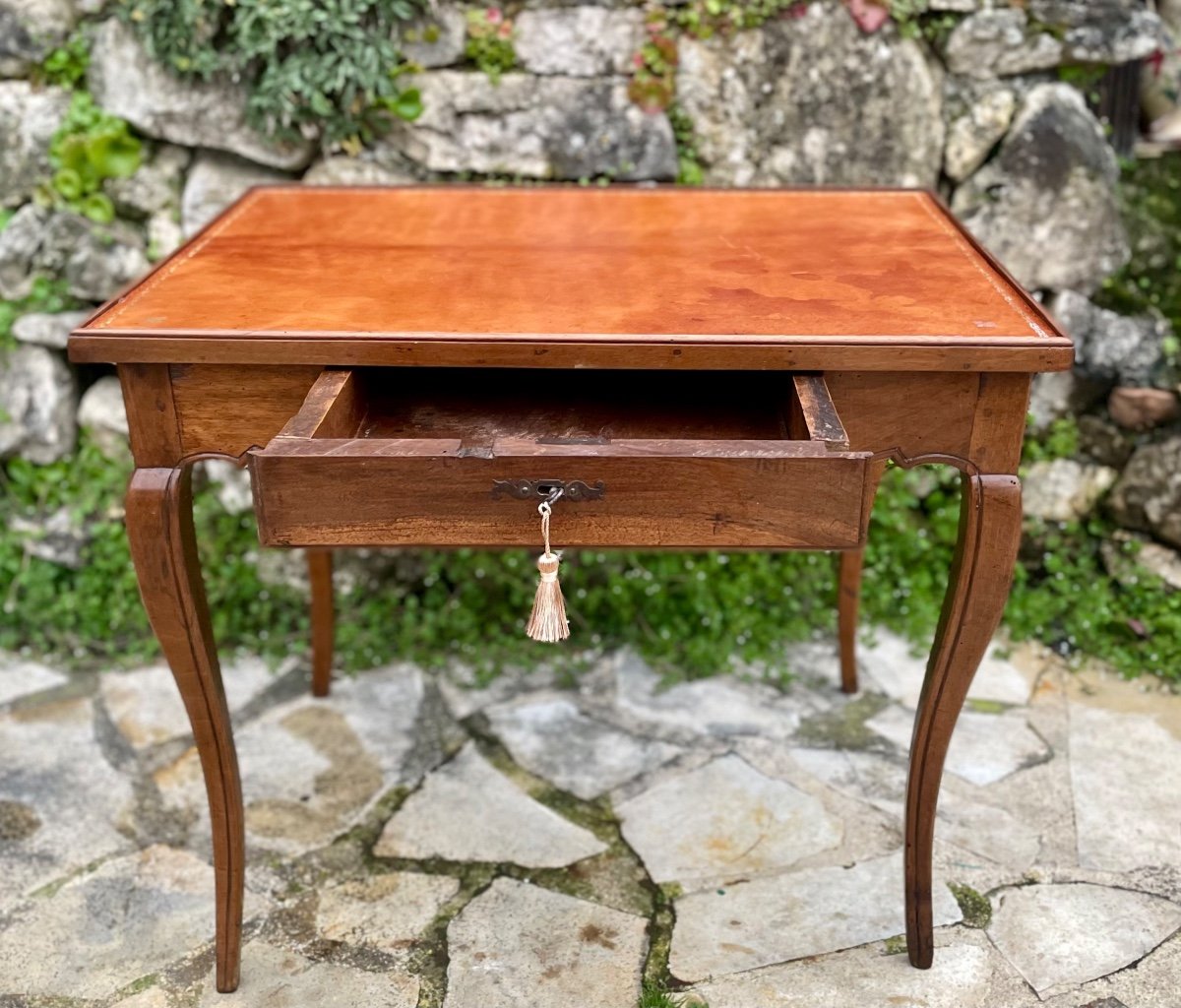 Petite Table Bureau Dite à Plateau « Cabaret » en Noyer D’époque Louis XV. XVIII ème siècle.-photo-3