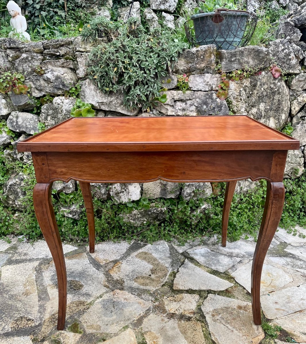 Petite Table Bureau Dite à Plateau « Cabaret » en Noyer D’époque Louis XV. XVIII ème siècle.-photo-4