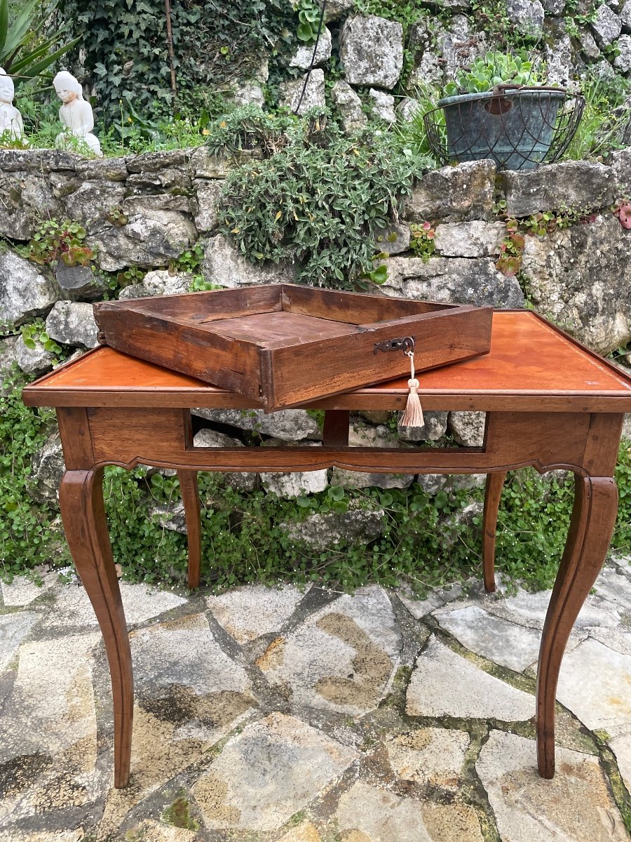 Petite Table Bureau Dite à Plateau « Cabaret » en Noyer D’époque Louis XV. XVIII ème siècle.-photo-5