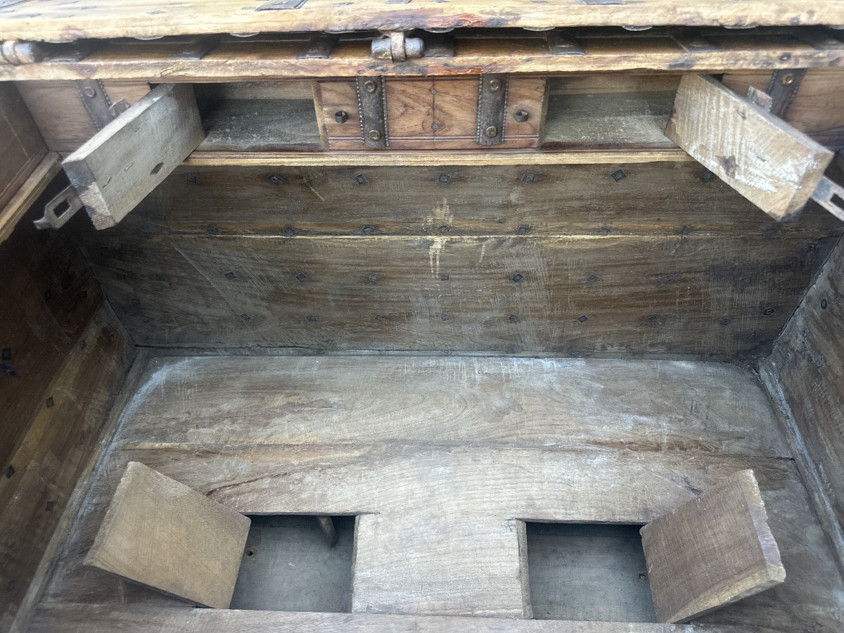 Imposing Indian Chest In Exotic Wood And Wrought Iron, 19th Century -photo-6