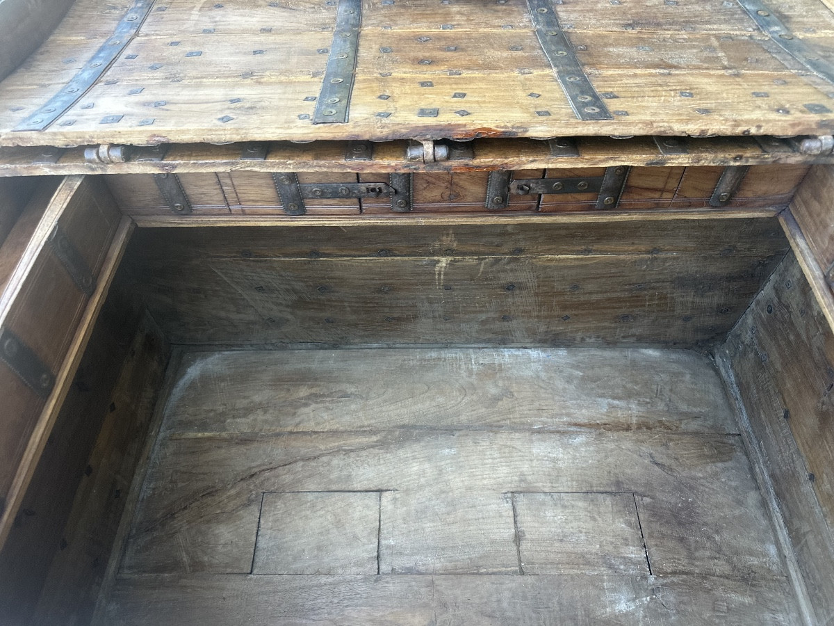 Imposing Indian Chest In Exotic Wood And Wrought Iron, 19th Century -photo-7