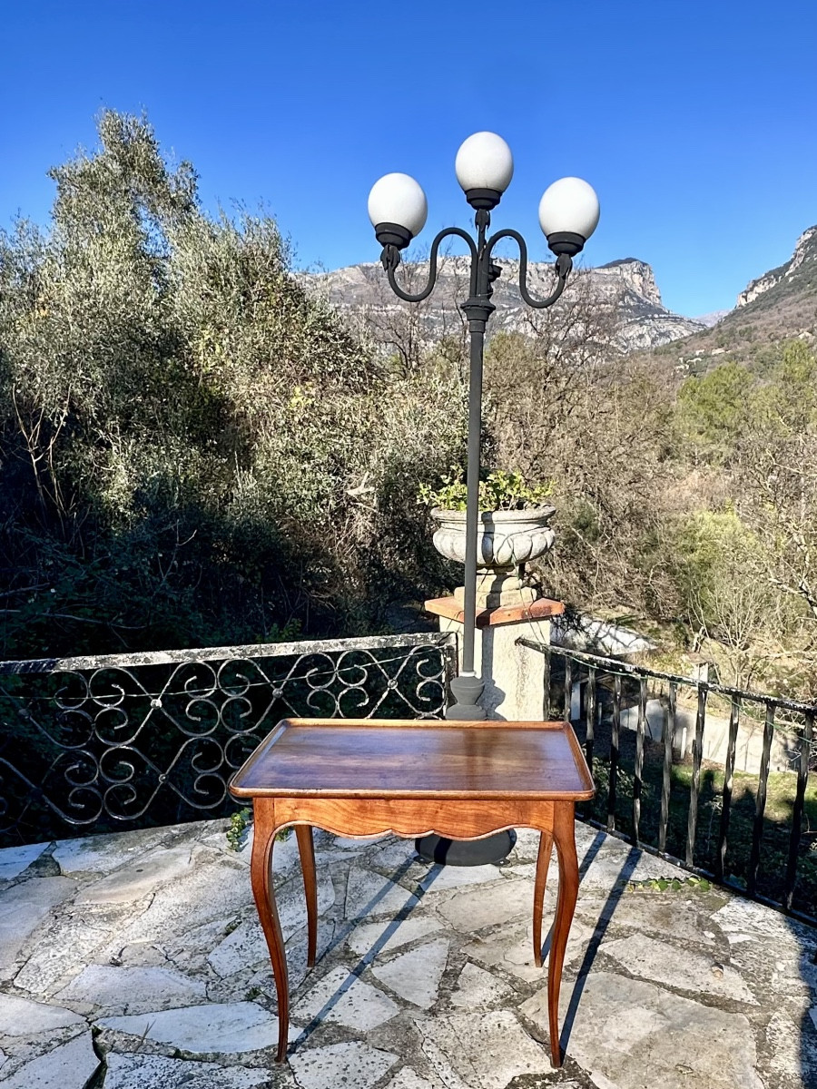 Table d’appoint à Plateau Cabaret de style Louis XV Époque XIX eme siècle.