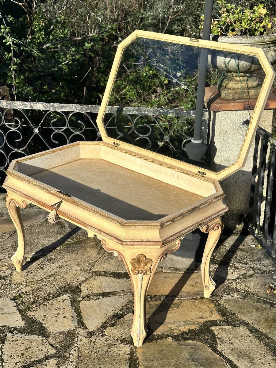 Table de salon / vitrine d’exposition de style Louis XV en bois peint polychrome Époque XX eme.-photo-2