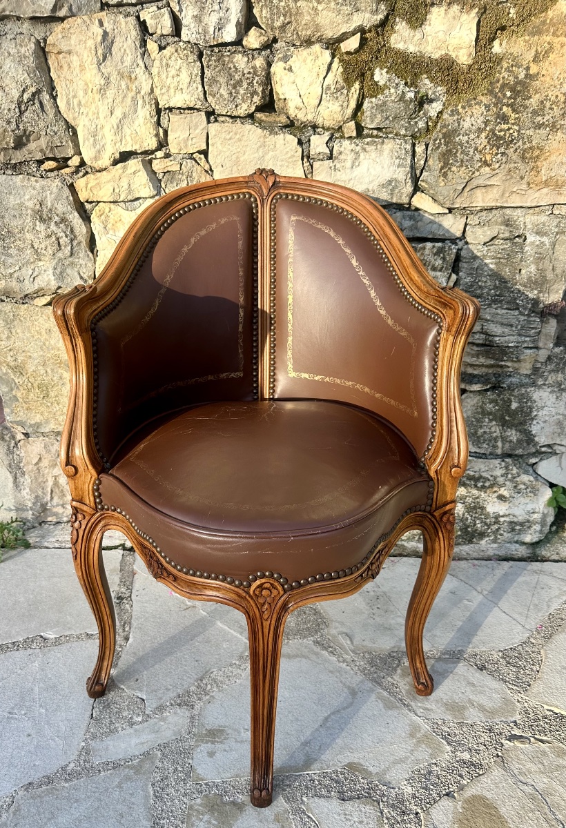 Fauteuil de Bureau de style Louis XV en bois naturel mouluré. Époque XIX eme siècle.