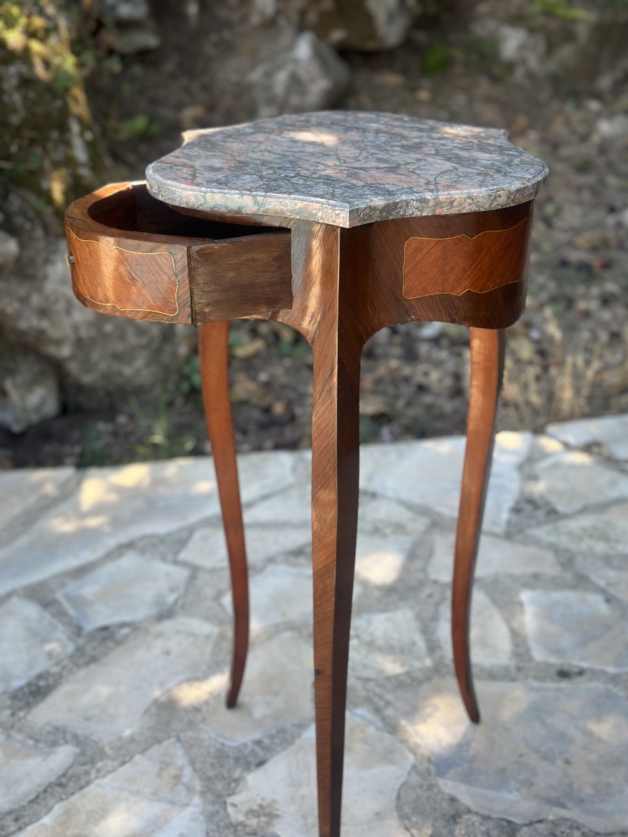 Table volante en Marqueterie de bois précieux, de style Louis XV .Époque XIX siècle.-photo-1