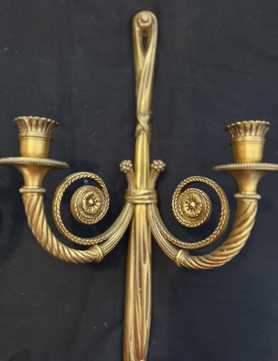 Paire d’Appliques Murales de style Louis XVI en Bronze Doré .XX eme siècle.-photo-2