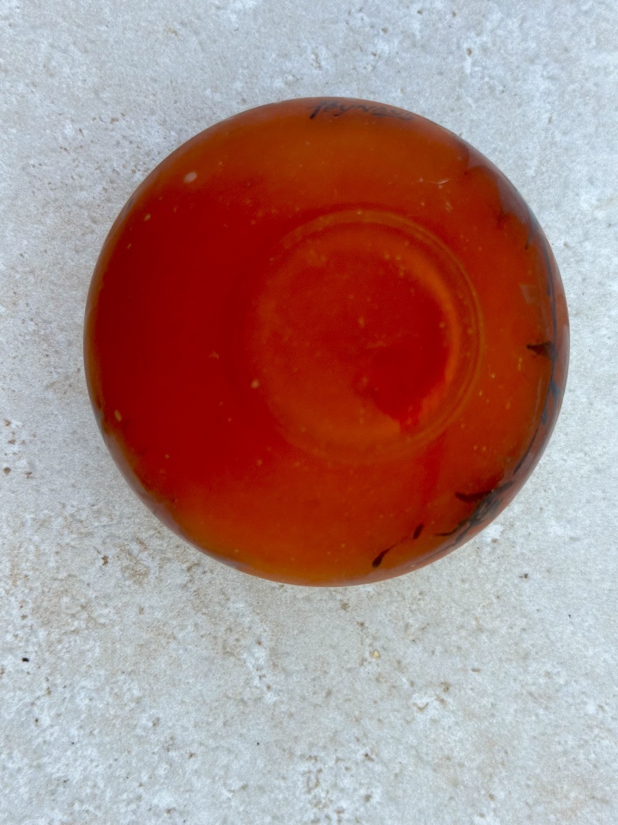 Vase miniature en verre dépoli par Jean-Simon Peynaud. Époque XX eme siècle.-photo-1