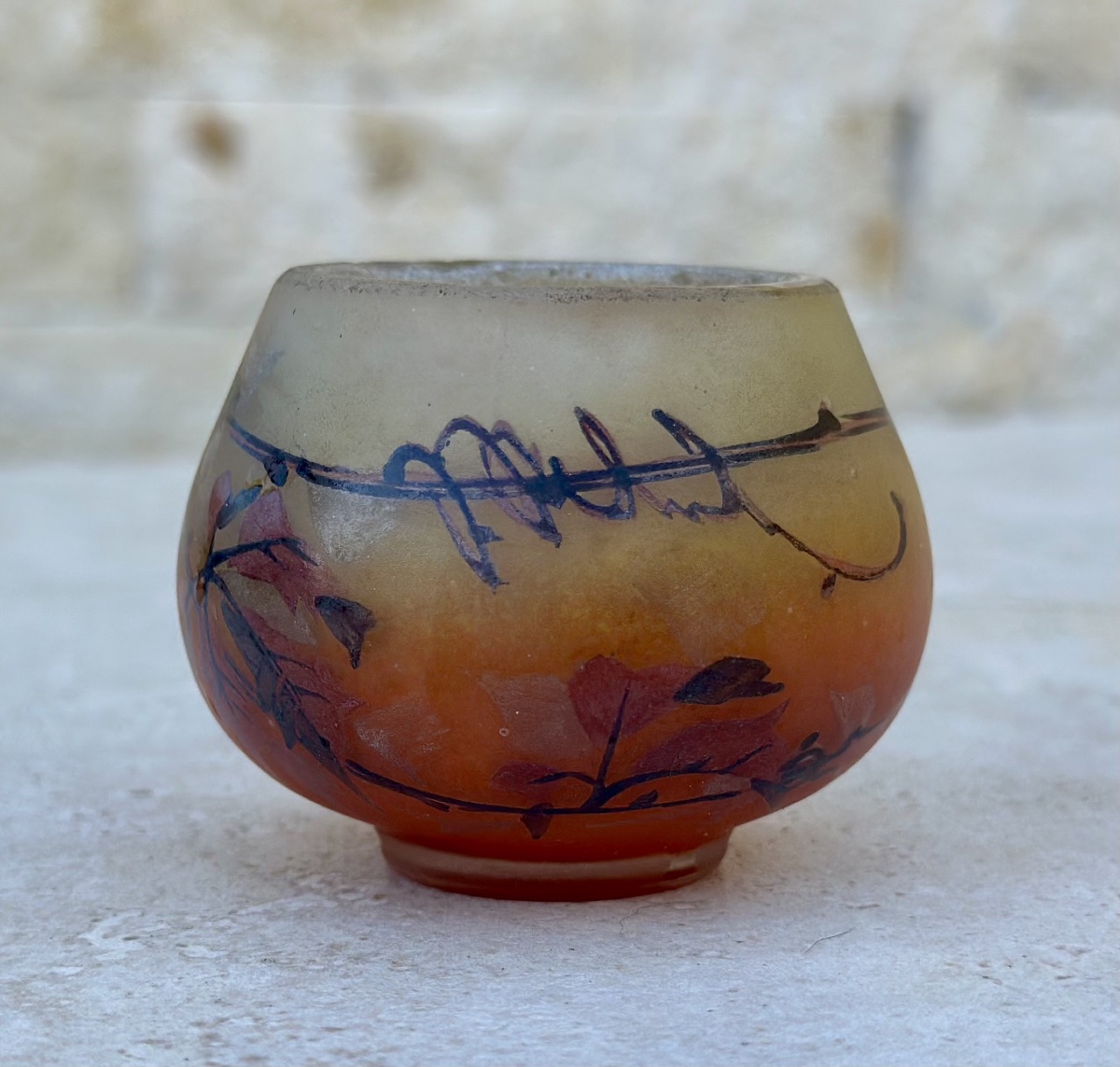 Vase miniature en verre dépoli par Jean-Simon Peynaud. Époque XX eme siècle.-photo-4