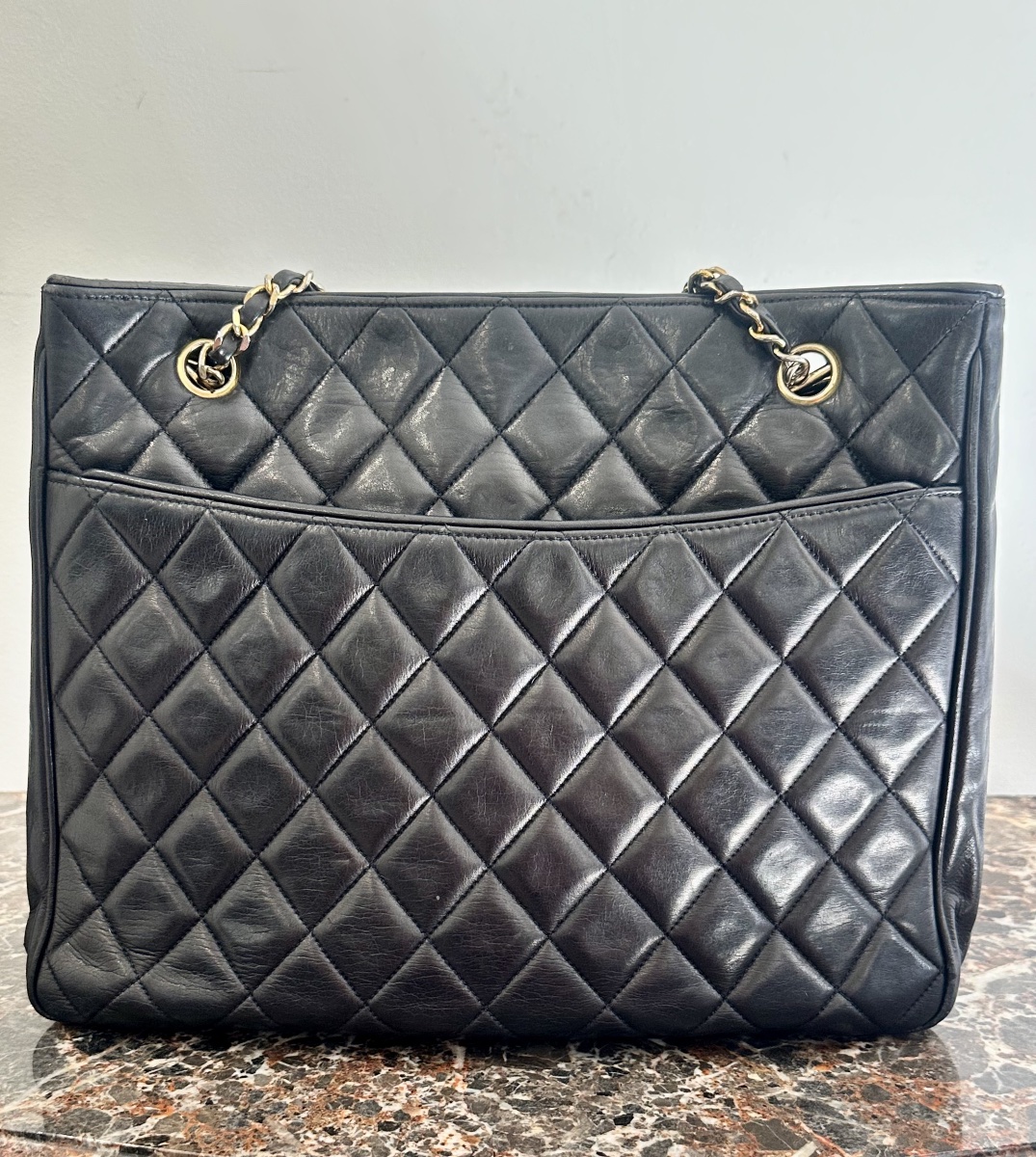 Grand Sac Cabas Chanel Vintage en cuir d’agneau noir. Ère Karl Lagerfeld  Circa 1986/19888.-photo-2
