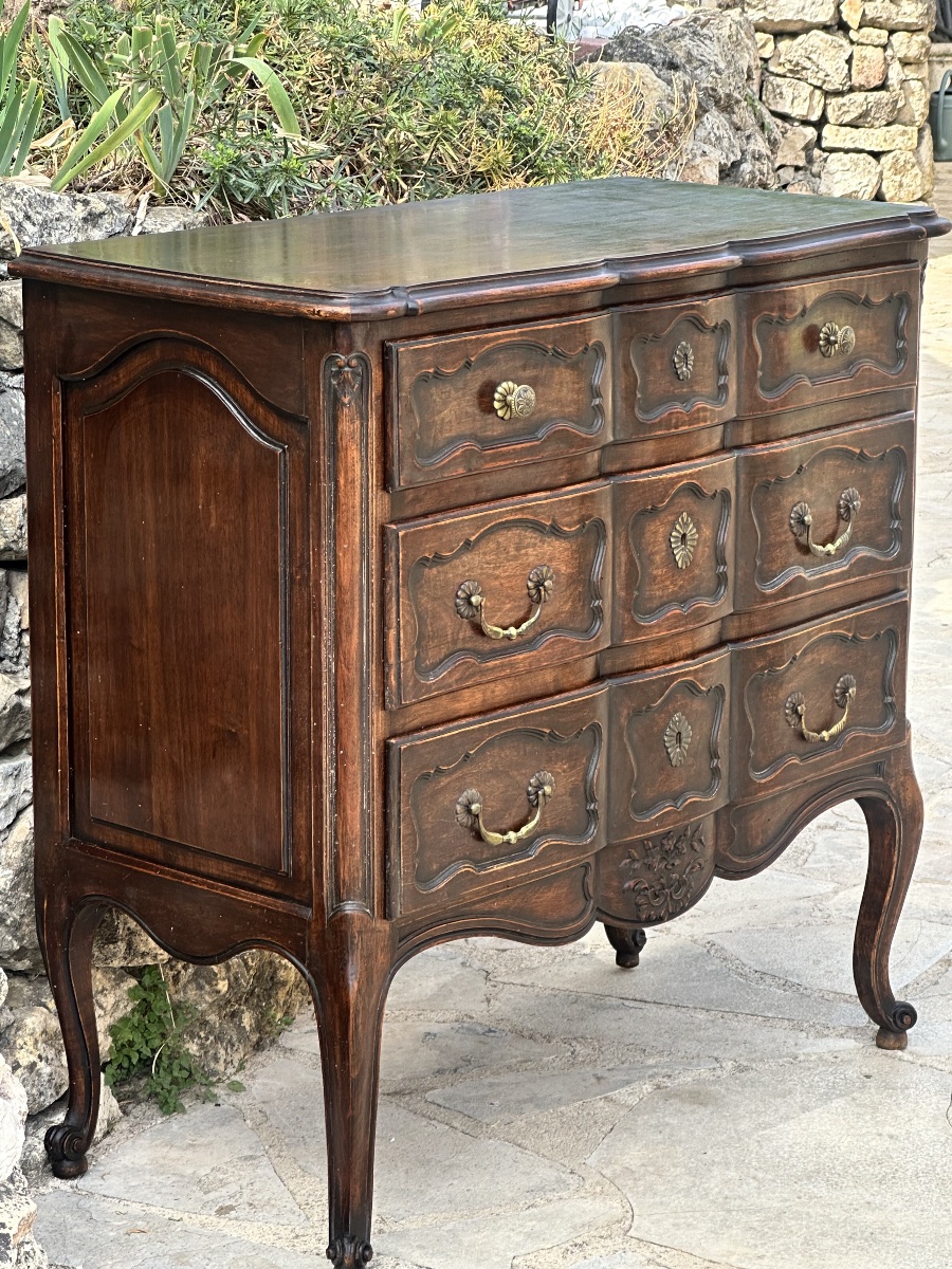 Commode Sauteuse en Bois Massif mouluré et sculpté de style Louis XV.-photo-3