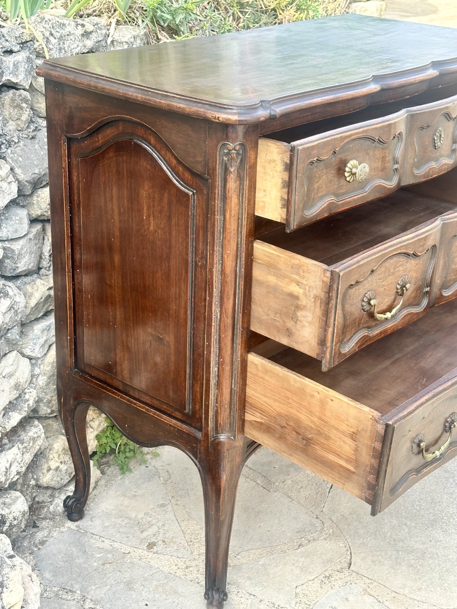 Commode Sauteuse en Bois Massif mouluré et sculpté de style Louis XV.-photo-2