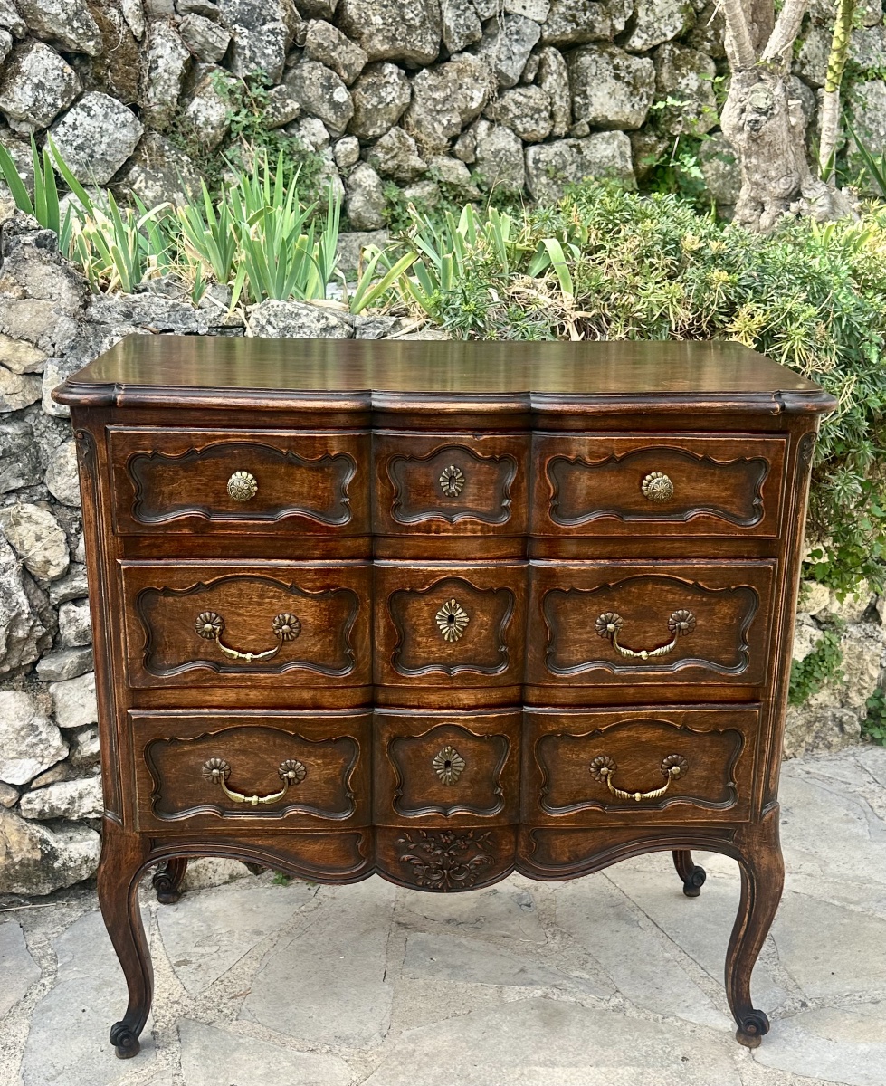 Commode Sauteuse en Bois Massif mouluré et sculpté de style Louis XV.-photo-7