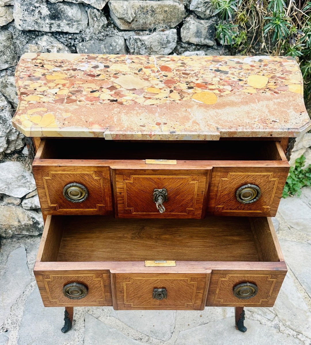 A 20th-century Transition-style Chest Of Drawers With A Raised Front Panel, Featuring Wood Marquetry.-photo-3
