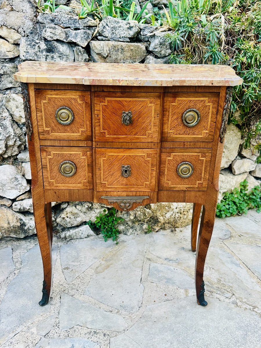A 20th-century Transition-style Chest Of Drawers With A Raised Front Panel, Featuring Wood Marquetry.-photo-4