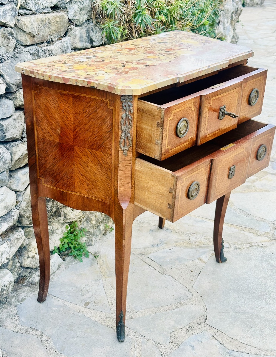 A 20th-century Transition-style Chest Of Drawers With A Raised Front Panel, Featuring Wood Marquetry.-photo-5