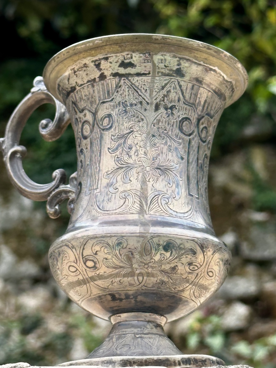 Gobelet /Tasse à vin en Argent Massif Finement ciselé, Gravé  et Niellé daté 1849.Russie.