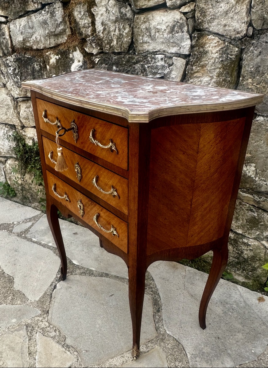 Commode en Marqueterie de bois précieux de style Transition.Époque XX eme siècle.-photo-2