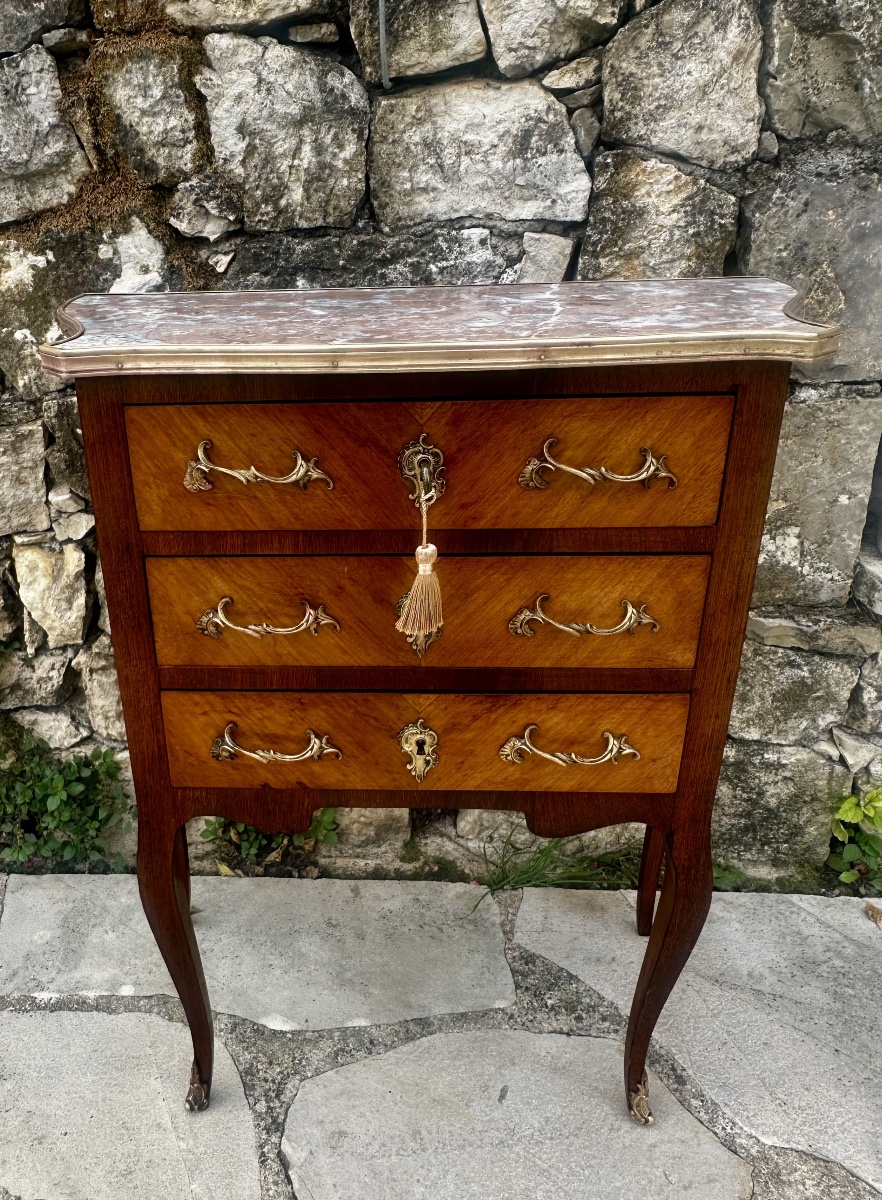 Commode en Marqueterie de bois précieux de style Transition.Époque XX eme siècle.-photo-1