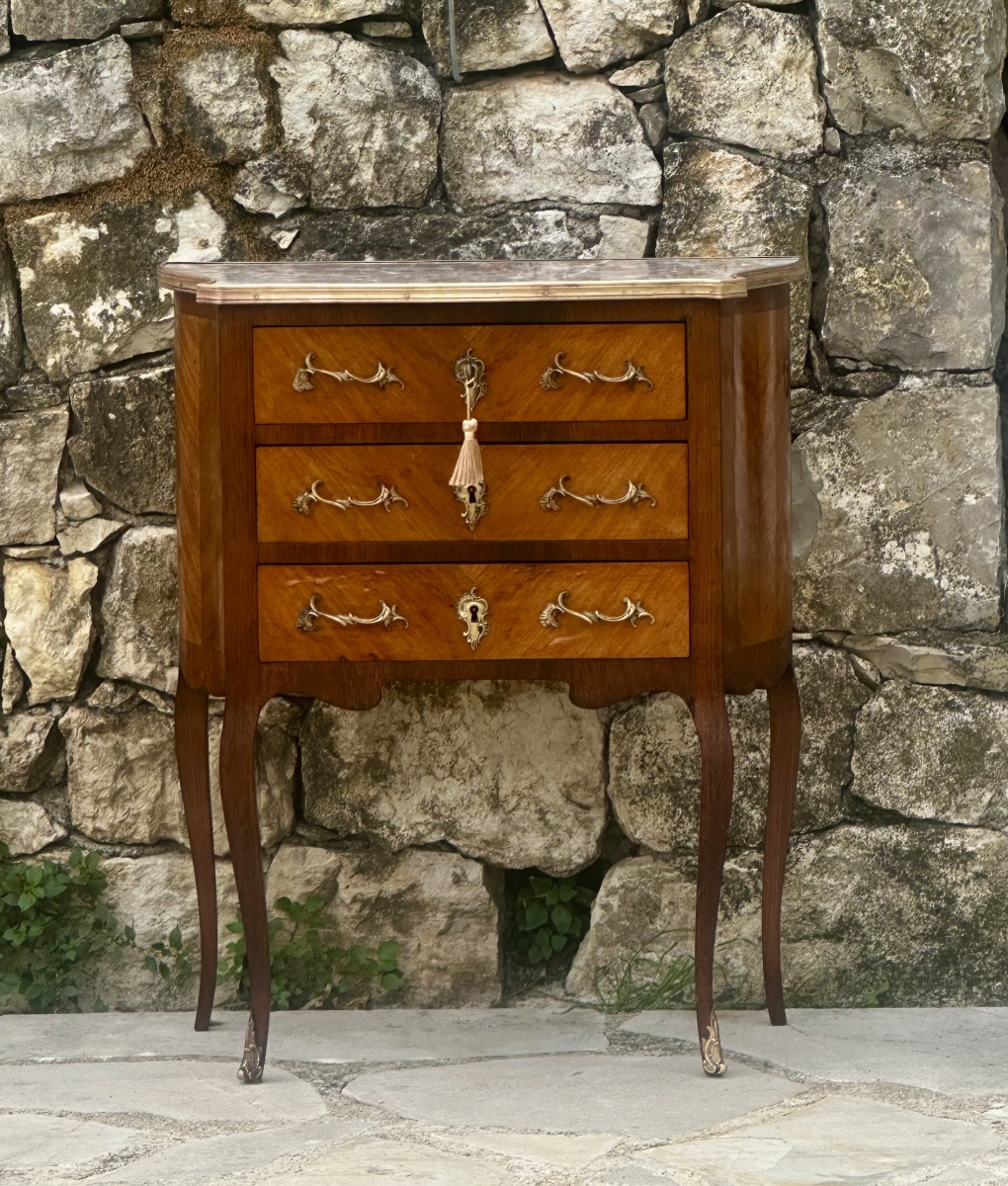 Commode en Marqueterie de bois précieux de style Transition.Époque XX eme siècle.-photo-2