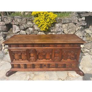 Magnificent Cassone Chest In Walnut From The 17th Century 