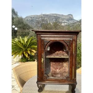 Petite vitrine à poser en Chêne massif sculpté .Époque fin  XIX siècle .