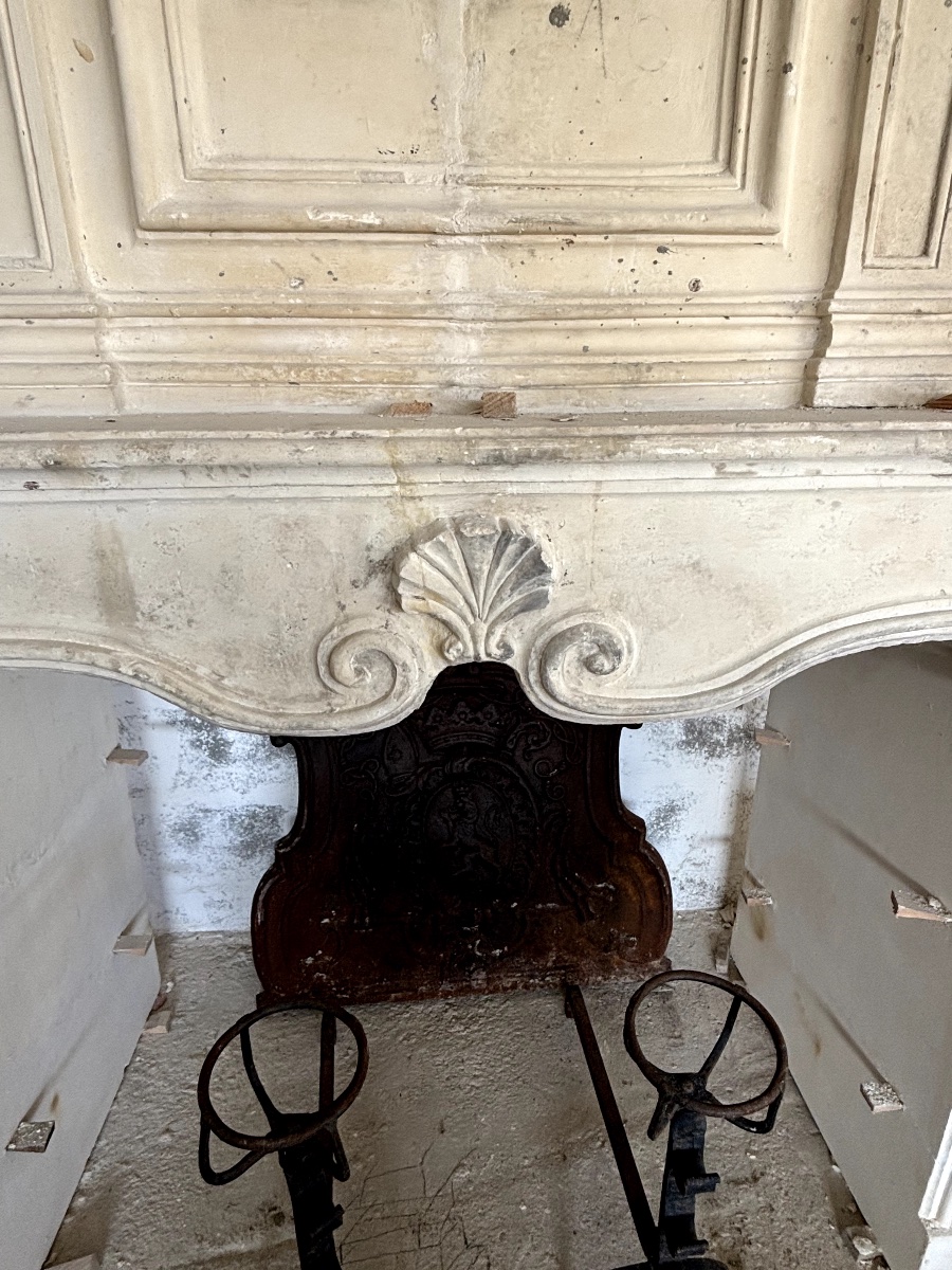 18th Century Fireplace With Shell-photo-1