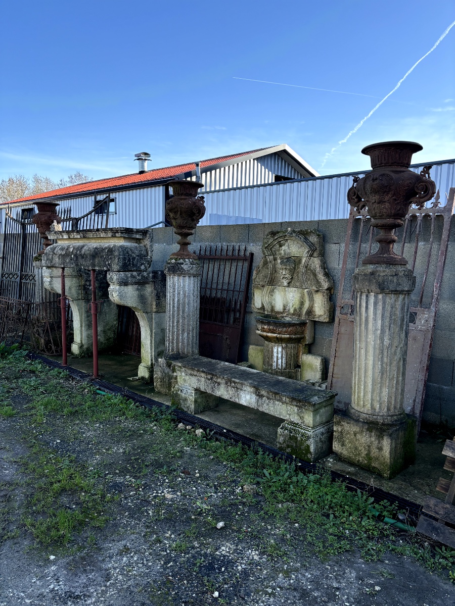 Set Of Three Sculpted Cast Iron Pots With Hard Stone Base-photo-4
