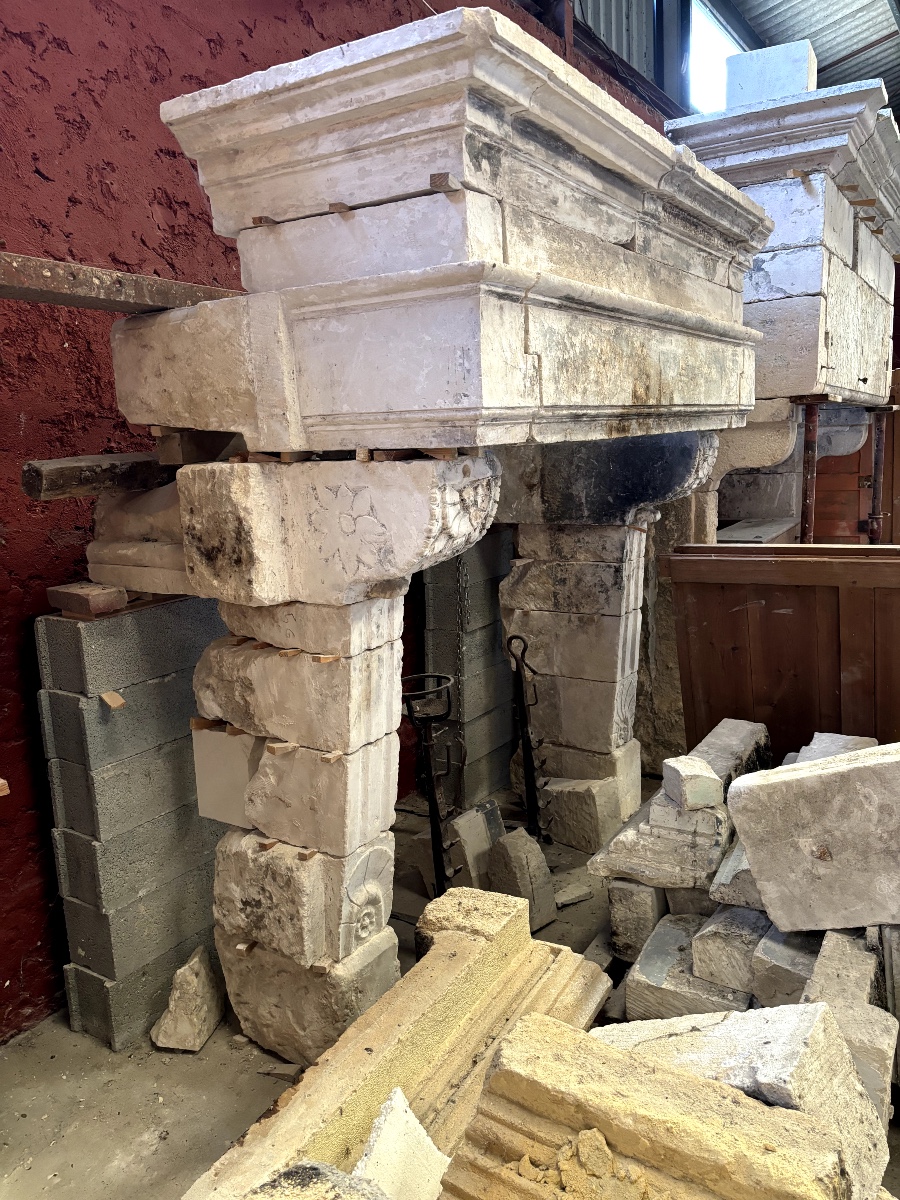 Renaissance Fireplace In Limestone From Charente-maritime-photo-4