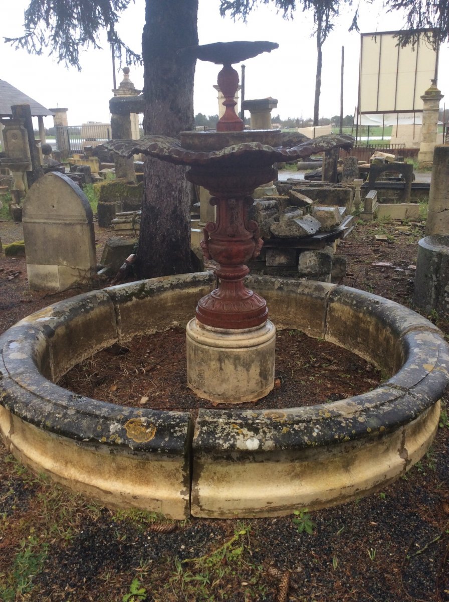 Fountain Period Late 18th Early 19th In Stone And Cast Iron
