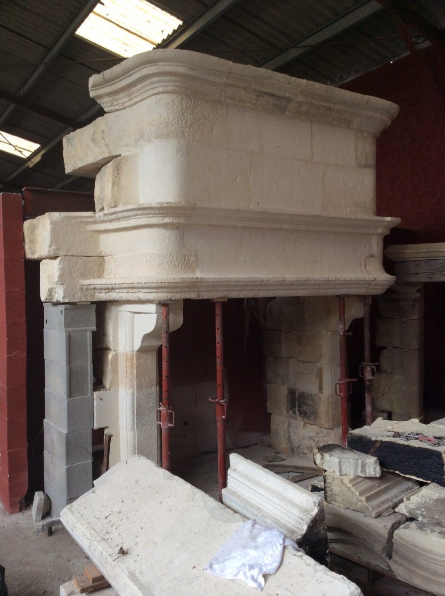 Beautiful Renaissance Fireplace In Stone From Crazannes-photo-2