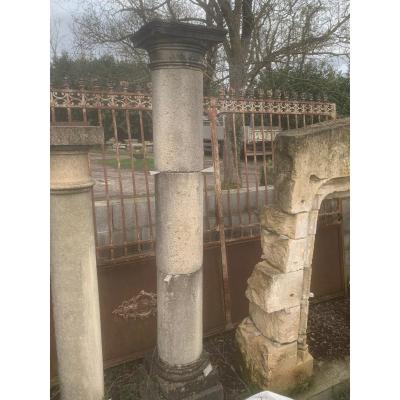 Colonne En Pierre Dure De Saint Macaire d'époque 18ème