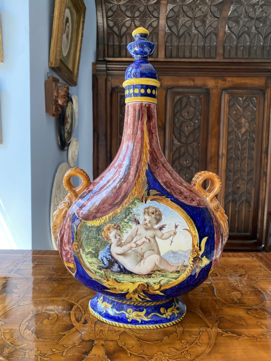 Italian Majolica Pilgrim's Flask In Hand-painted Earthenware Signed Ginori With Putti Decor