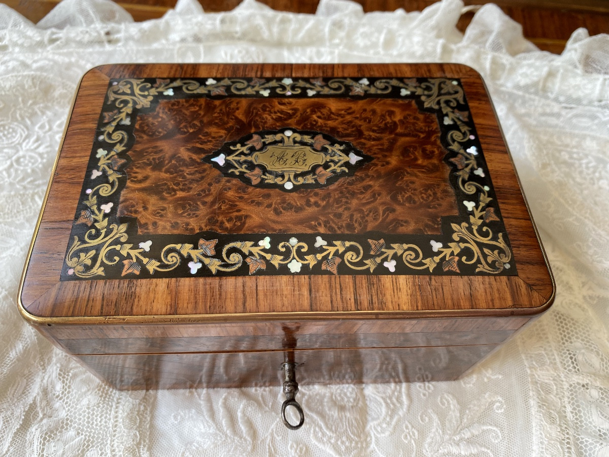 Coffret à bijoux en bois de placage de loupe de noyer, marqueterie Boulle Napoléon III