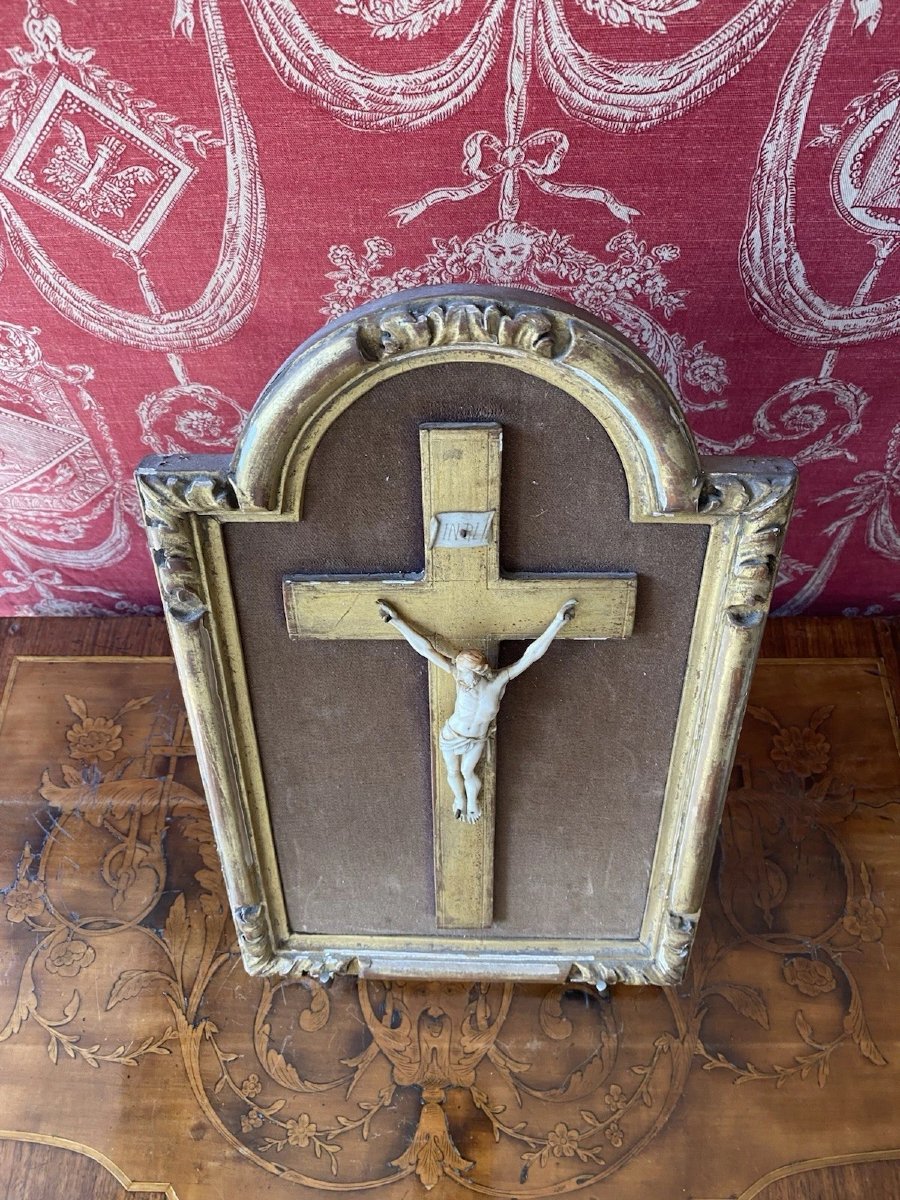 Ivory Hand Sculpted Christ Crucifix In A Gilded Frame, Late 19th Century-photo-4
