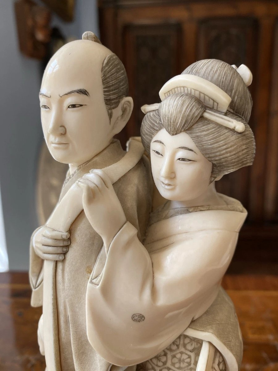 Okimono En Ivoire Sculpté, école De Tokyo Représentant un couple en tenu traditionnelle. Meiji-photo-4